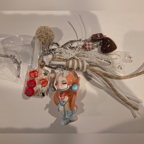 Charming Multicolor Keychain Accessory - Picture 2 of 3